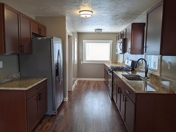 4th image of 825 E Fairview Ave