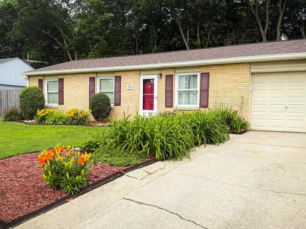 1424 S Pleasantview Dr, Yorktown, IN 47396