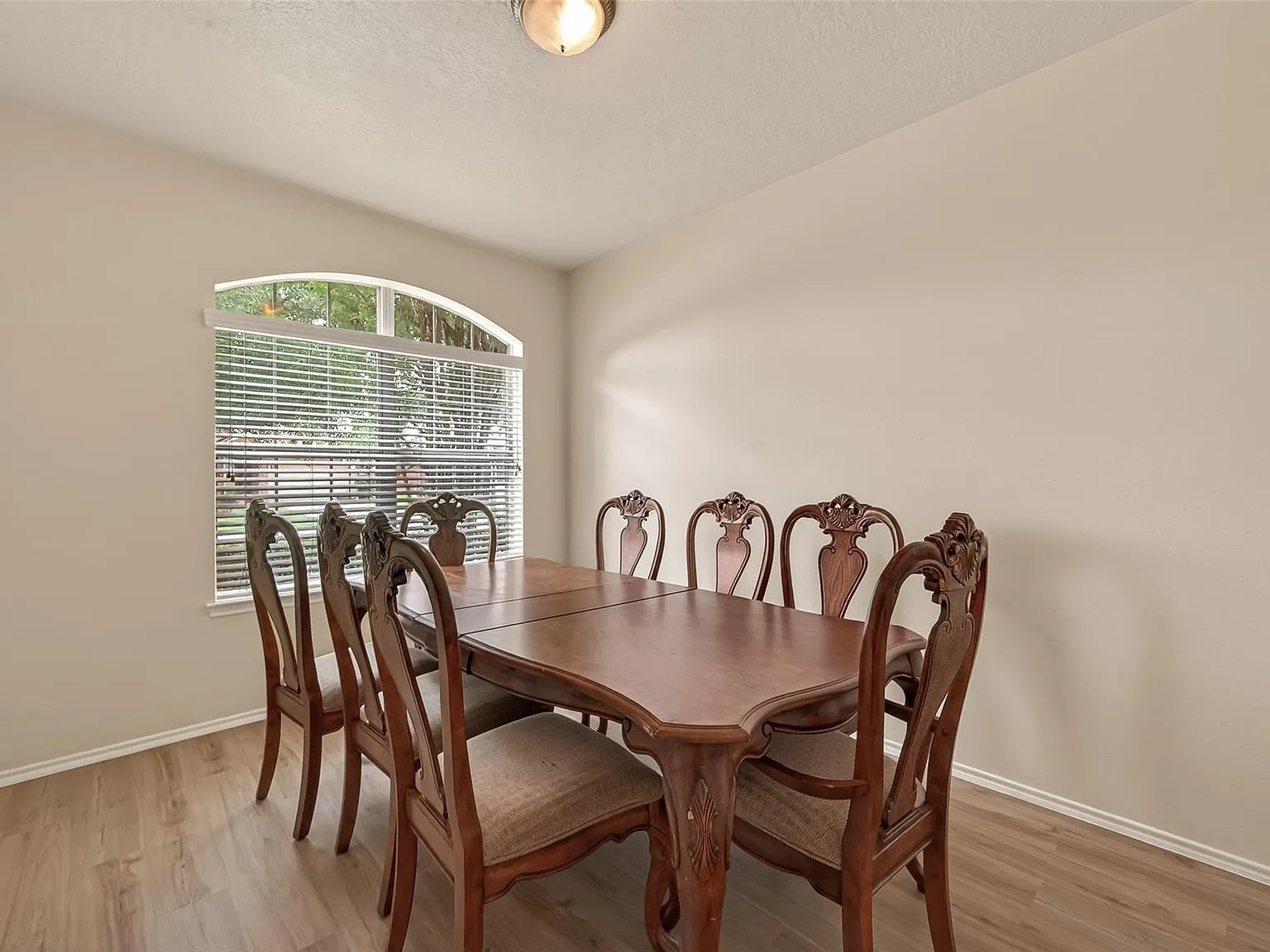 4 bed, 2.5 bath, 2864 sqft, $2,445 — Photo 4