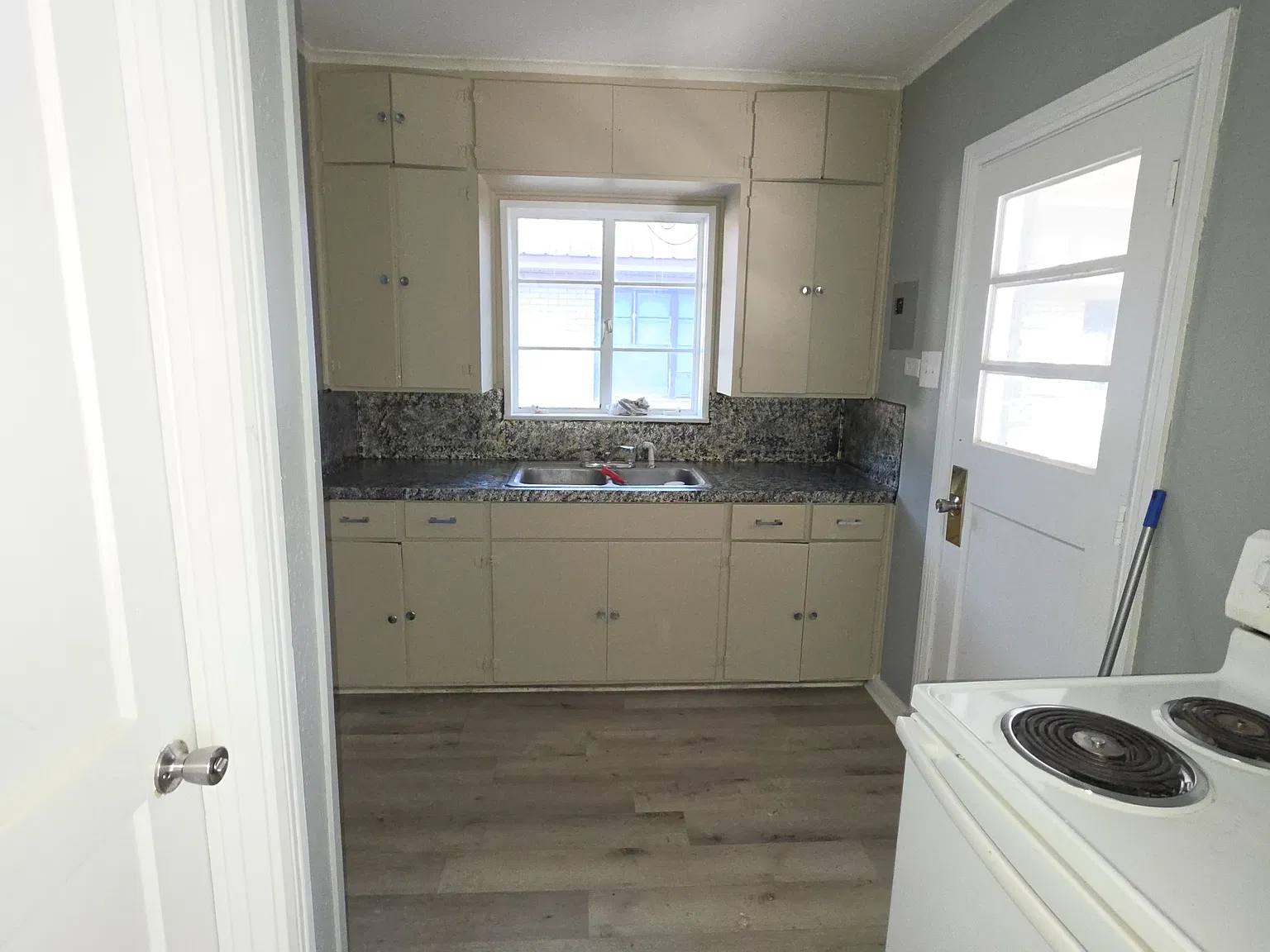 3 bed, 1180 sqft, $1,200 — Photo 3