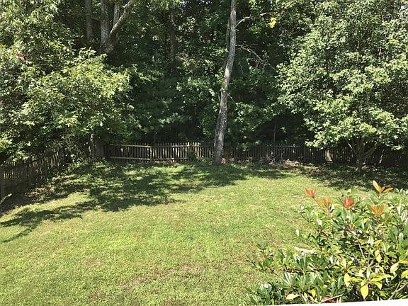 5th image of 134 Shady Maple Dr