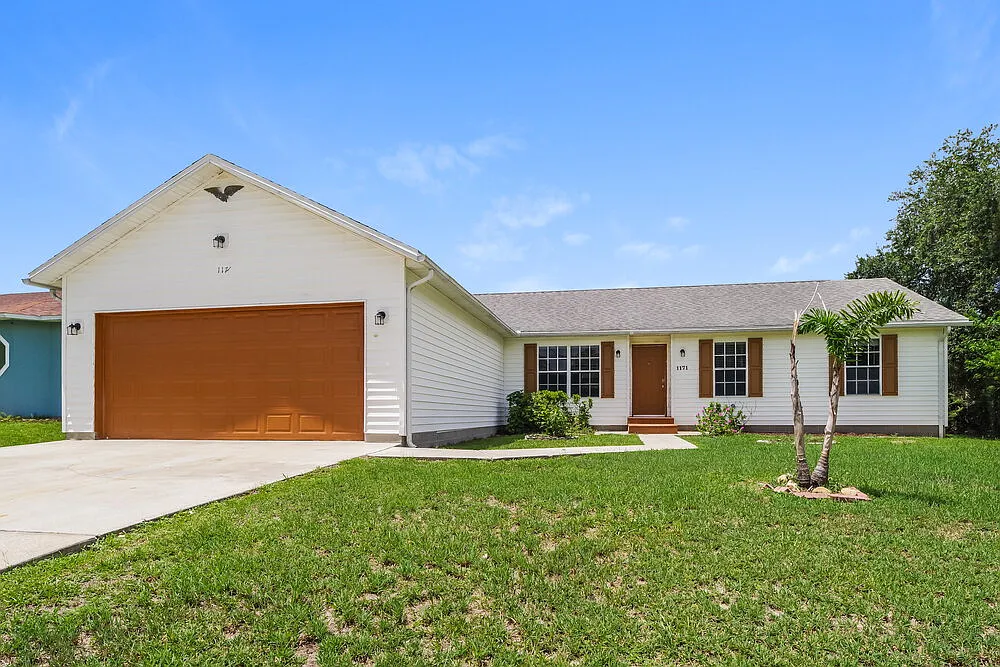 3 bed, 2.0 bath, 1747 sqft, $1,725 — Photo 1