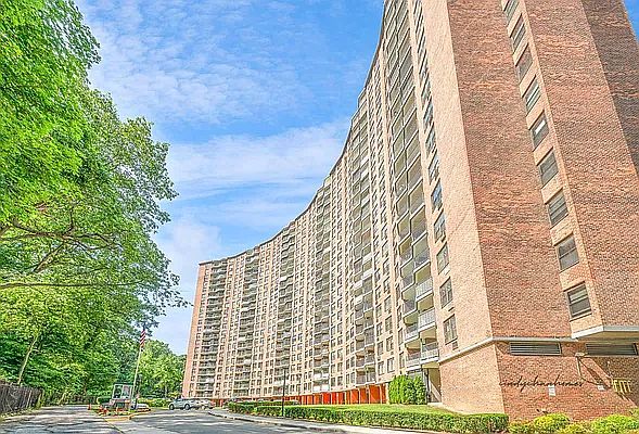 1st image of 90-60 Union Tpke APT 3F