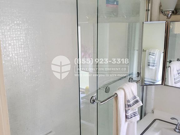 4th image of 4160 Hillcrest Dr #2
