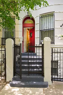 Rented by Perry Associates NYC Inc | media 2