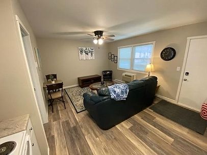 1st image of 939 Barland St #10