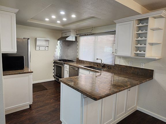 3rd image of 819 Monty Cir