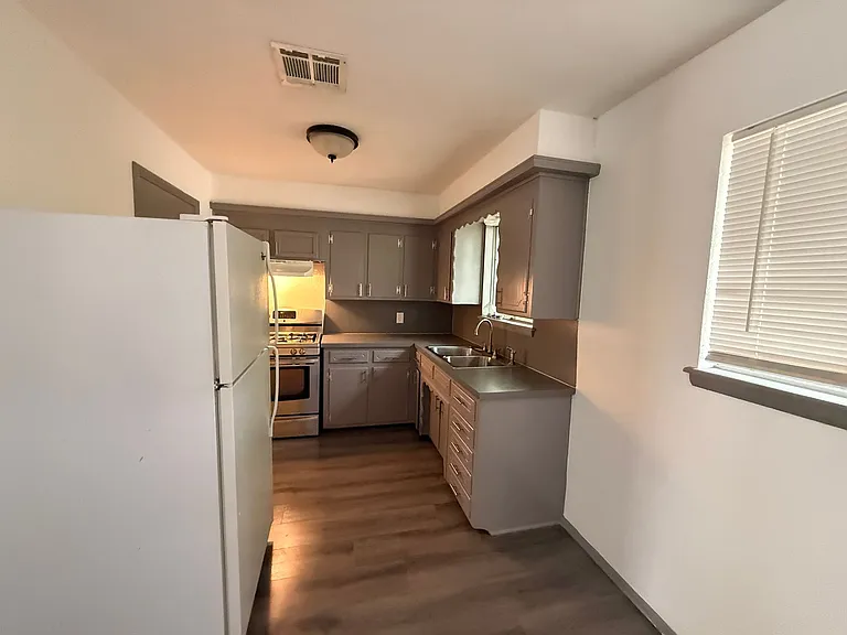 6111 NW Euclid Ave — Photo 5