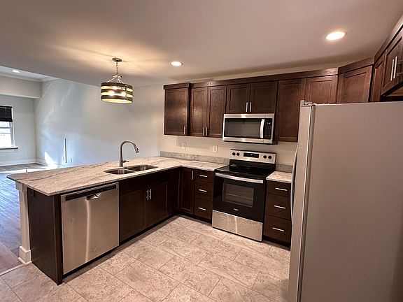 5th image of 250 N Forest Ave #B