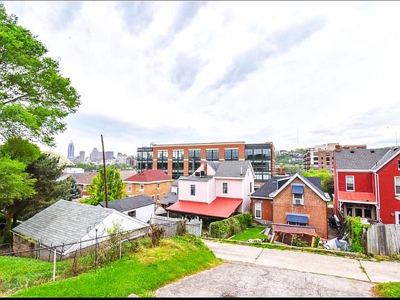 2nd image of 131 Ross Ave