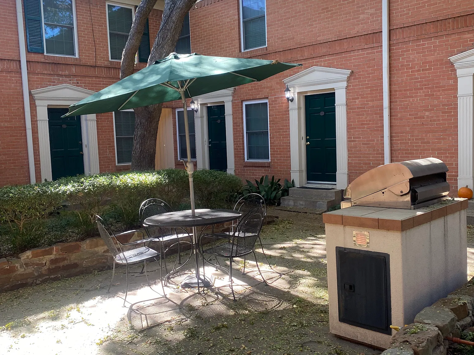 2 bed, 743 sqft, $2,250 — Photo 2