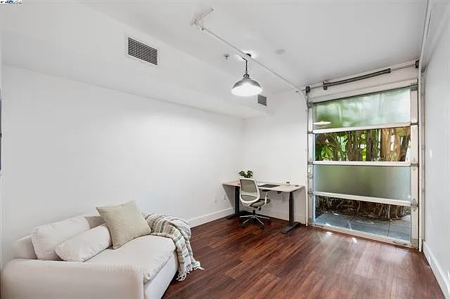 1239 Pine St — Photo 5