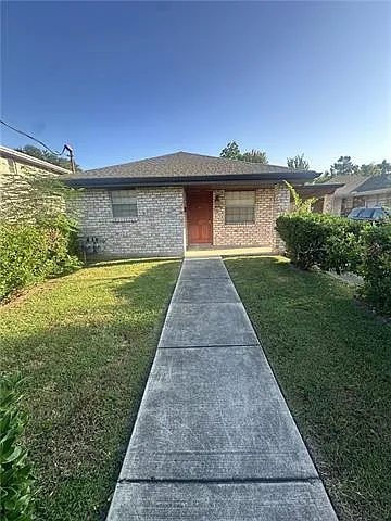 2 bed, 1.0 bath, 776 sqft, $1,325 — Photo 2