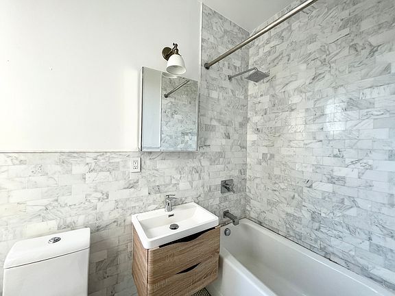 5th image of 151 Norfolk St APT 6C