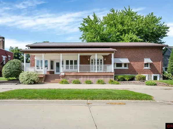 115 E 4th St, Blue Earth, MN 56013