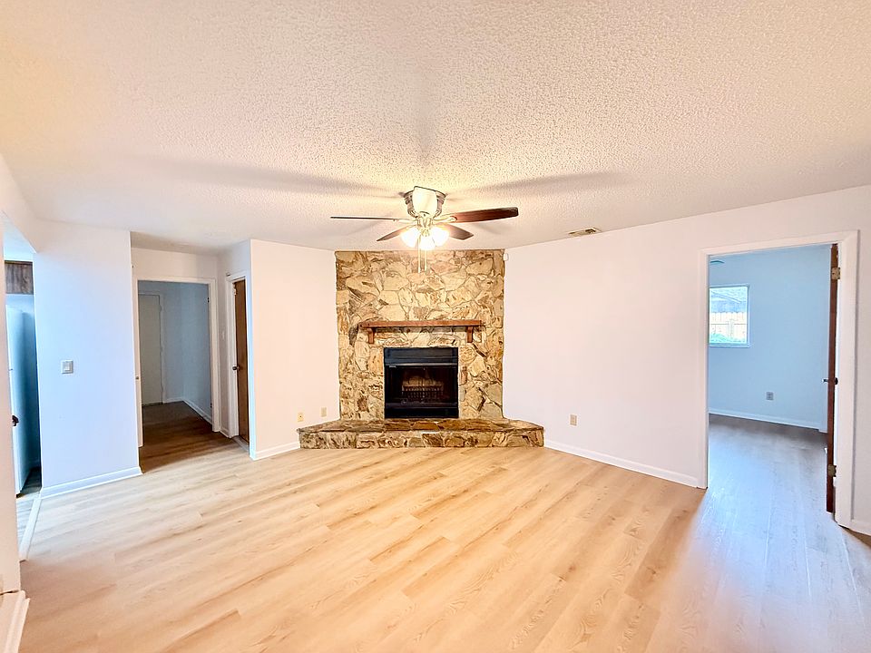 1st image of 836 Royalton Rd