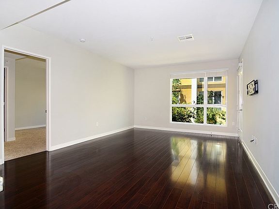 5th image of 21301 Erwin St Unit 406