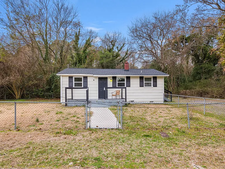 700 Ross Rd — Photo 2