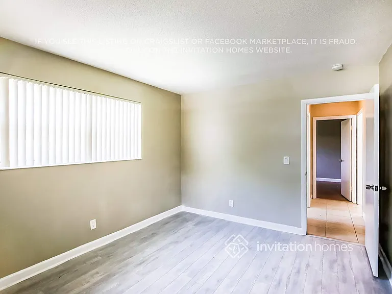 1810 N 47th Ave — Photo 14