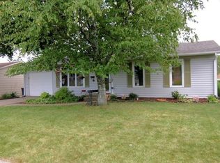 526 Hawthorne Ave, Rockford, IL 61108