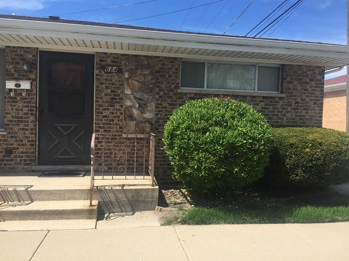 2 bed, 900 sqft, $1,500 — Photo 1