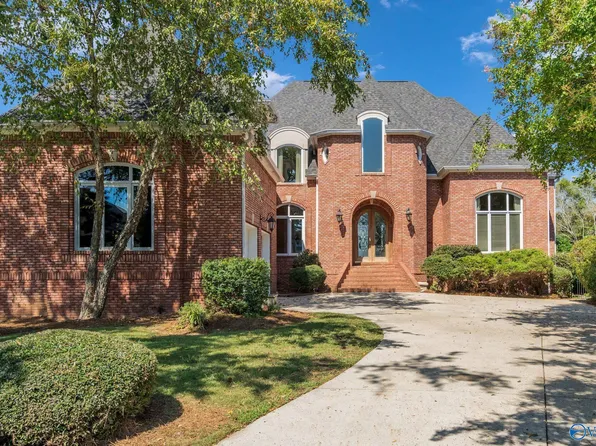 305 Lakepoint Dr, Gadsden, AL 35901