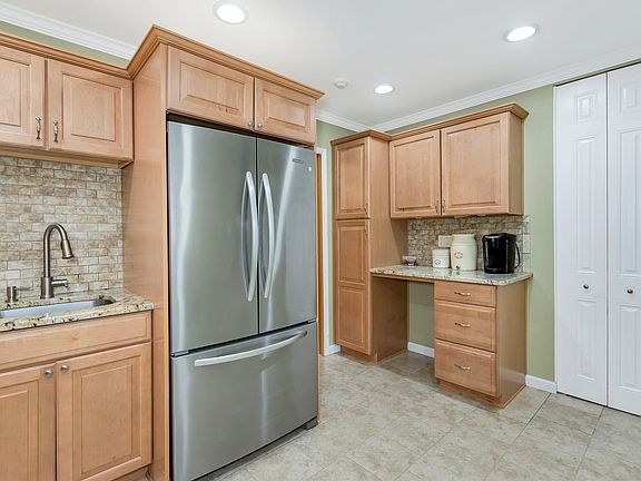 5th image of 11 Glen Hollow Dr #D27