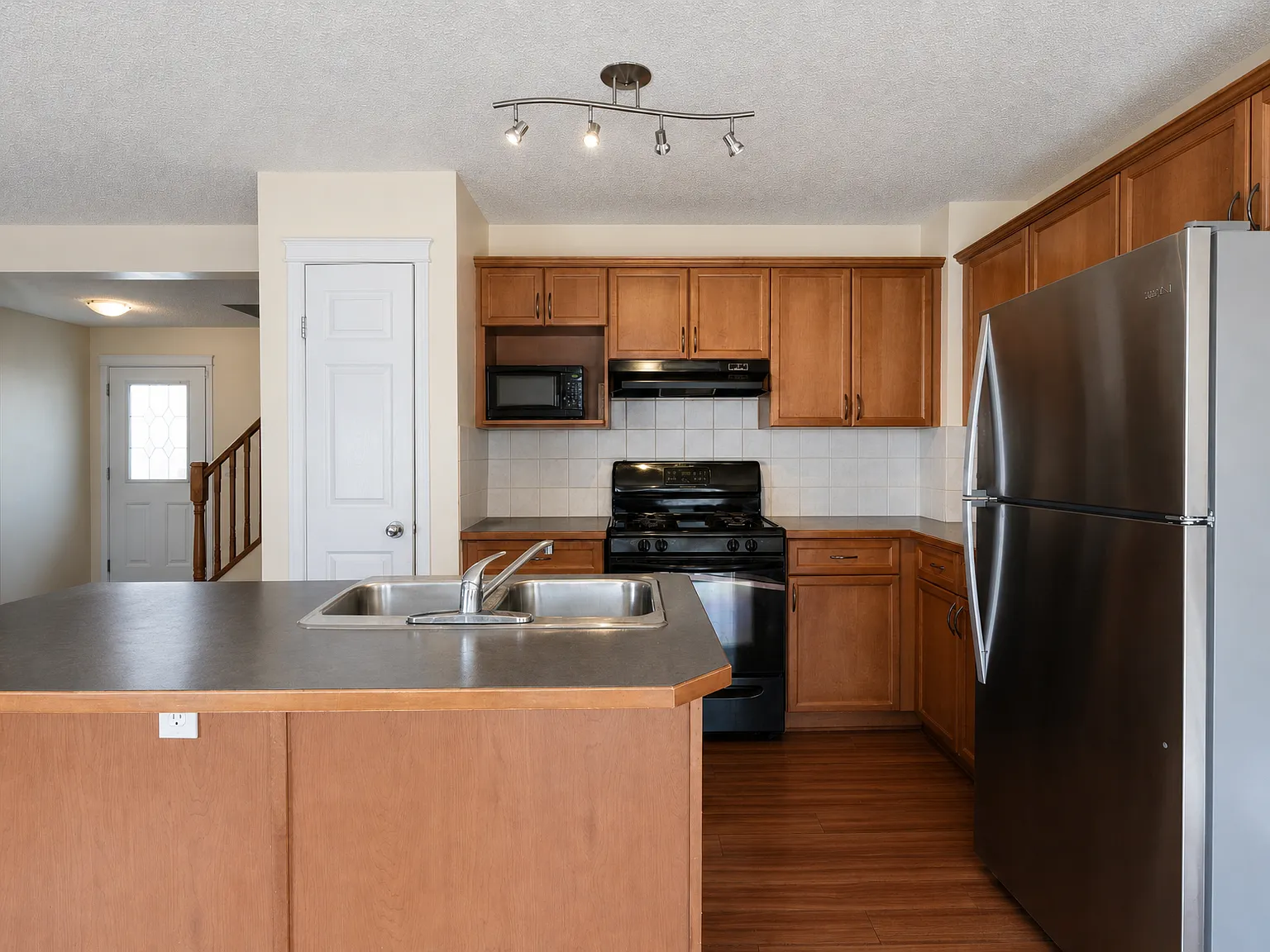 149 Cougar Plateau Mews Southwest Calgary Ab T3h 5s1 - N/A — Photo 4