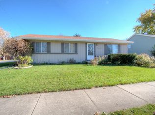 132 Larkspur Ln, Burlington, WI 53105