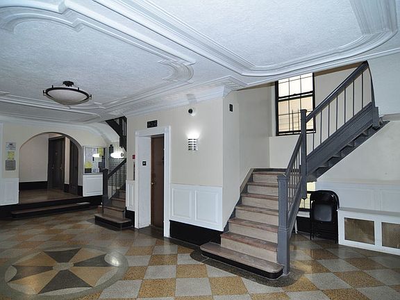 4th image of 4310 44th St APT 5A