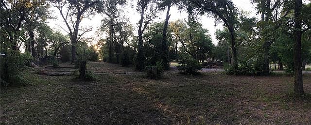2nd image of 925 Isbell Rd