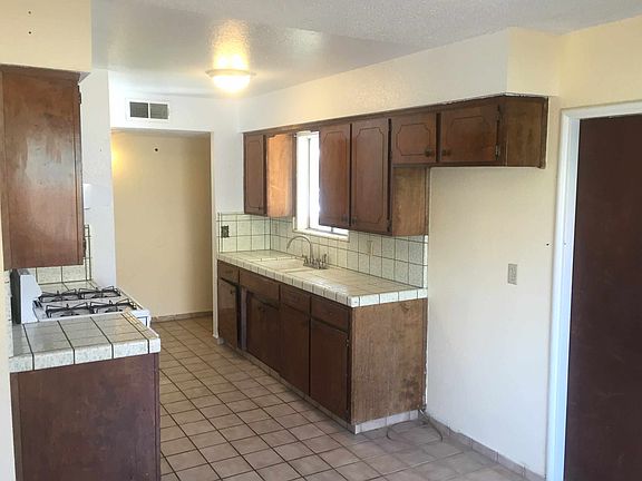5th image of 20277 Center St
