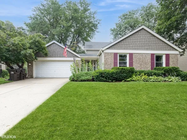 539 Monterey Dr, Crystal Lake, IL 60014