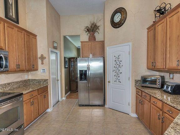 5th image of 11811 Magnolia Falls Dr