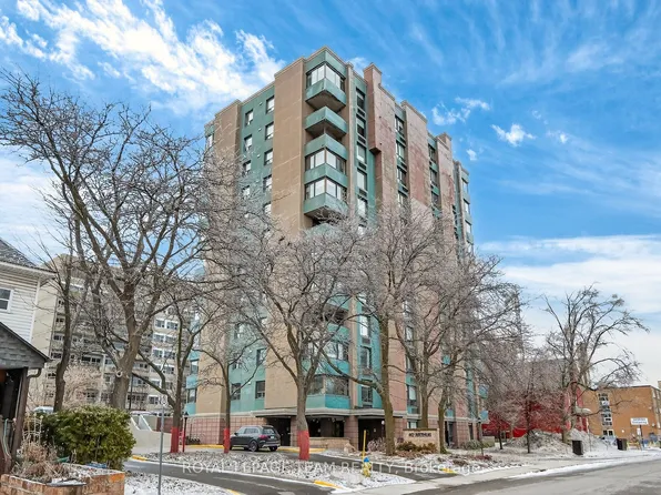 40 Arthur St #601, Ottawa, ON K1R 7T5