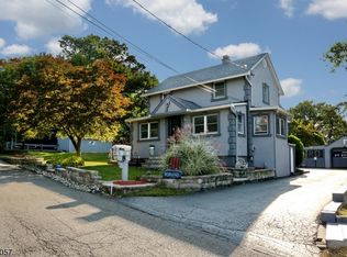 8 Old Rifle Camp Rd, Woodland Park, NJ 07424