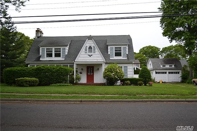1st image of 52 Pacific St