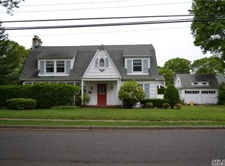 52 Pacific St, Massapequa Park, NY 11762