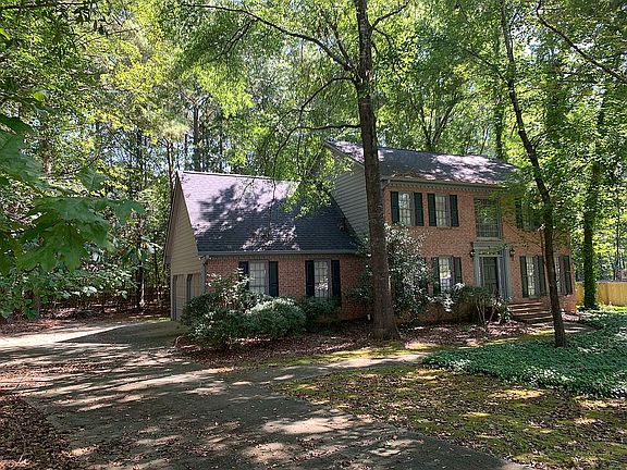 5th image of 406 Holly Brook Ln