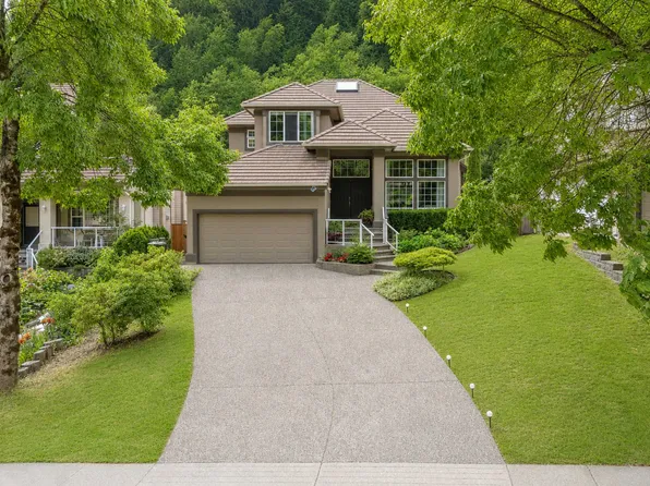 1818 Camelback Ct, Coquitlam, BC V3E 3K4