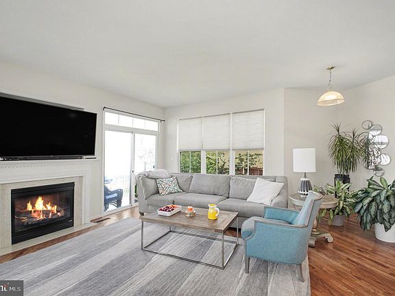 3rd image of 42464 Regal Wood Dr