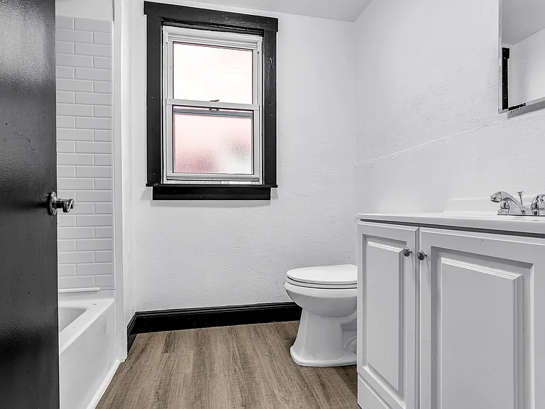 1615 McClure St #2 — Photo 4