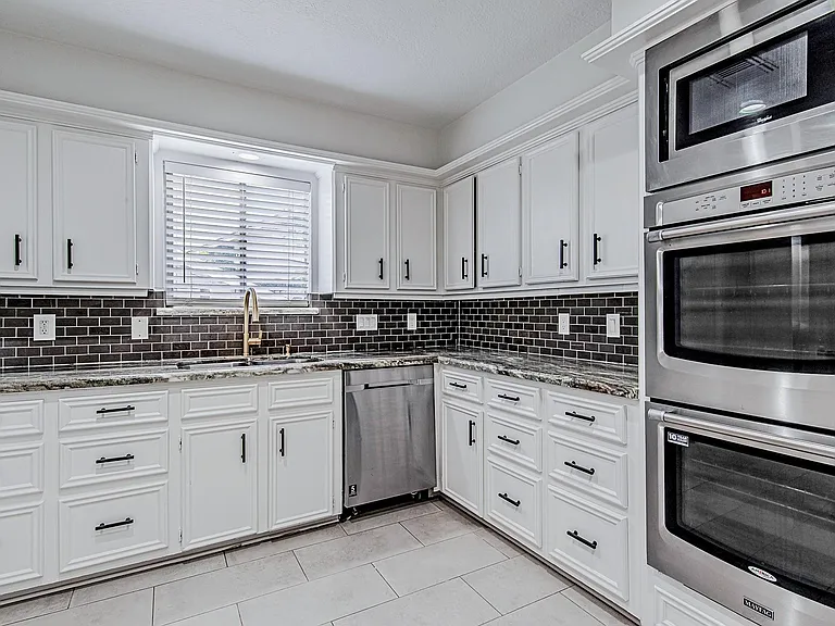 3406 Forest Village Dr — Photo 15