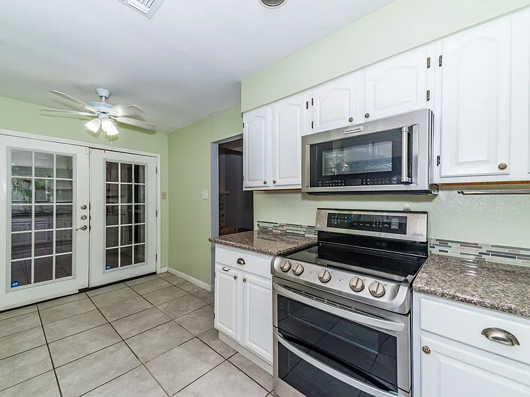 8110 Scottshill — Photo 9
