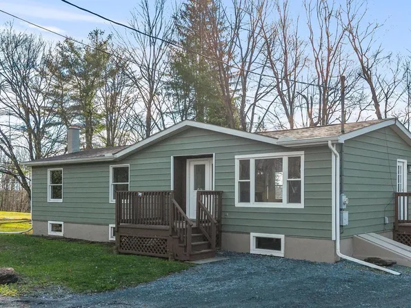 13 Bucklands Ln, Waymart, PA 18472