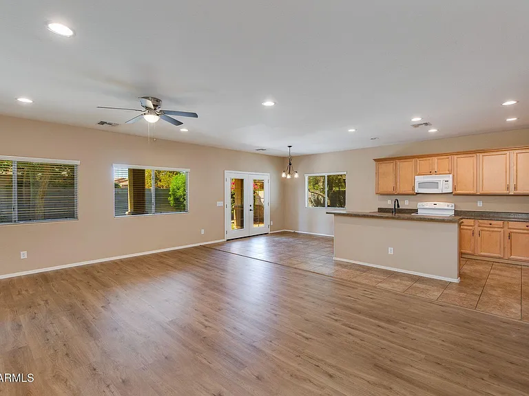 613 W Stanley Ave — Photo 10