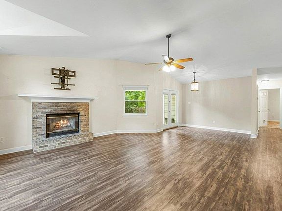 3rd image of 4095 Cottage Wood Trl