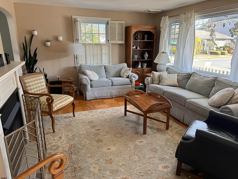 8505 Monmouth Ave — Photo 3