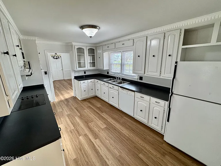 2112 Leon Dr — Photo 10