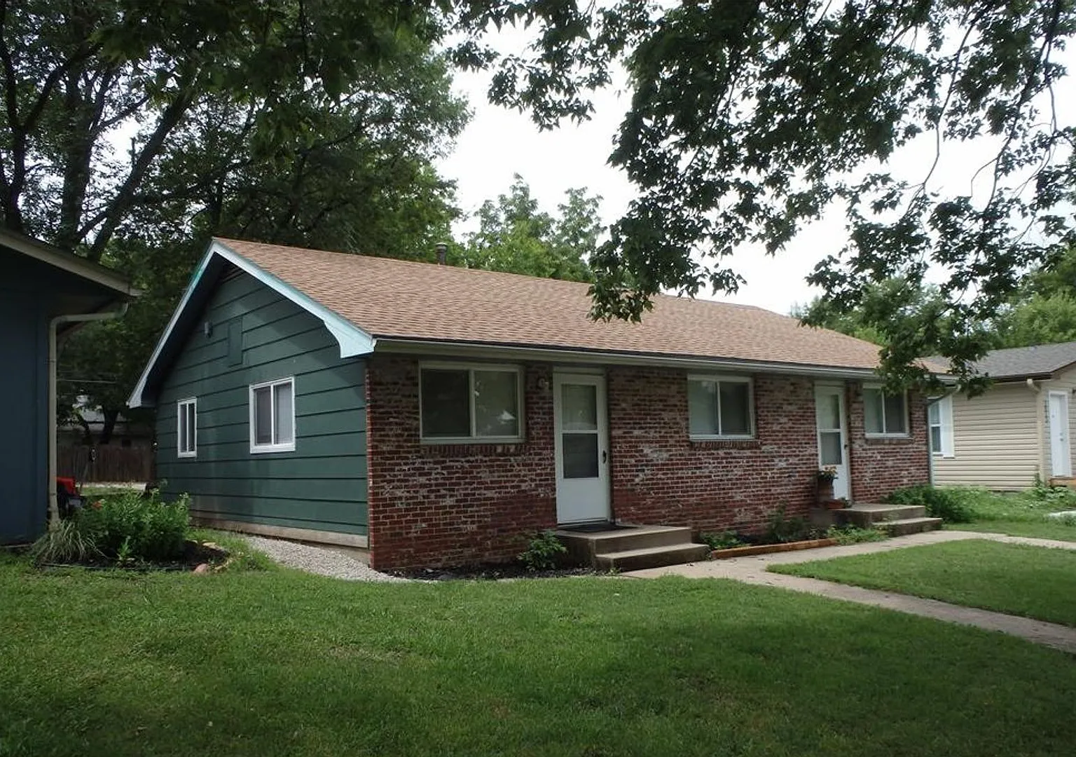 1009 Cottonwood St — Photo 2